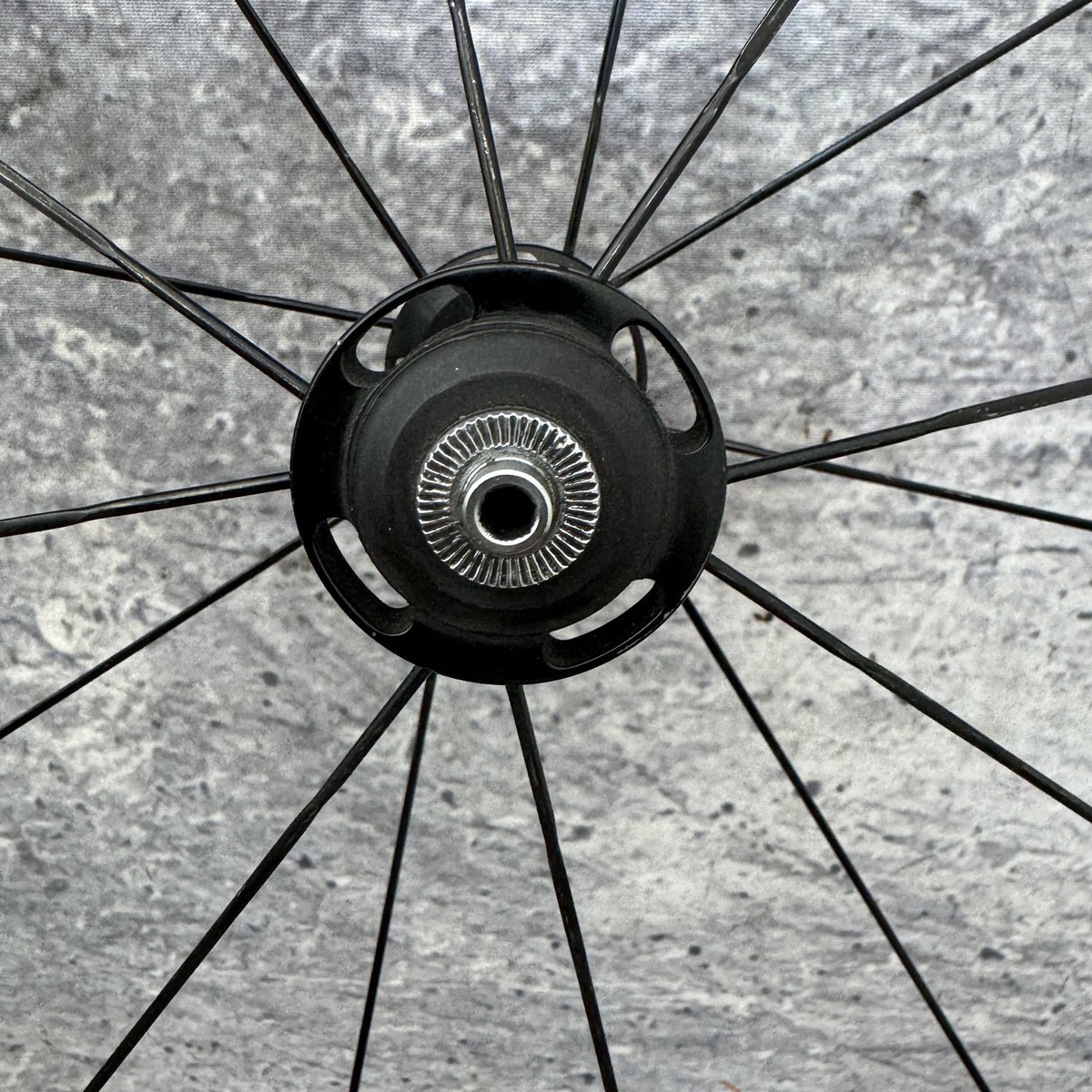 Shimano WH-RS81 700c Road Bike Wheelset 20/16H Carbon Alloy Rim