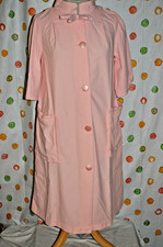Vintage 1950 - 60's Women s 12 NYLON BLEND big buttons soft ROBE Housecoat EUC