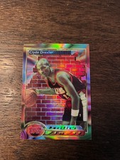 Clyde Drexler Rookie Cards and Memorabilia Guide 9