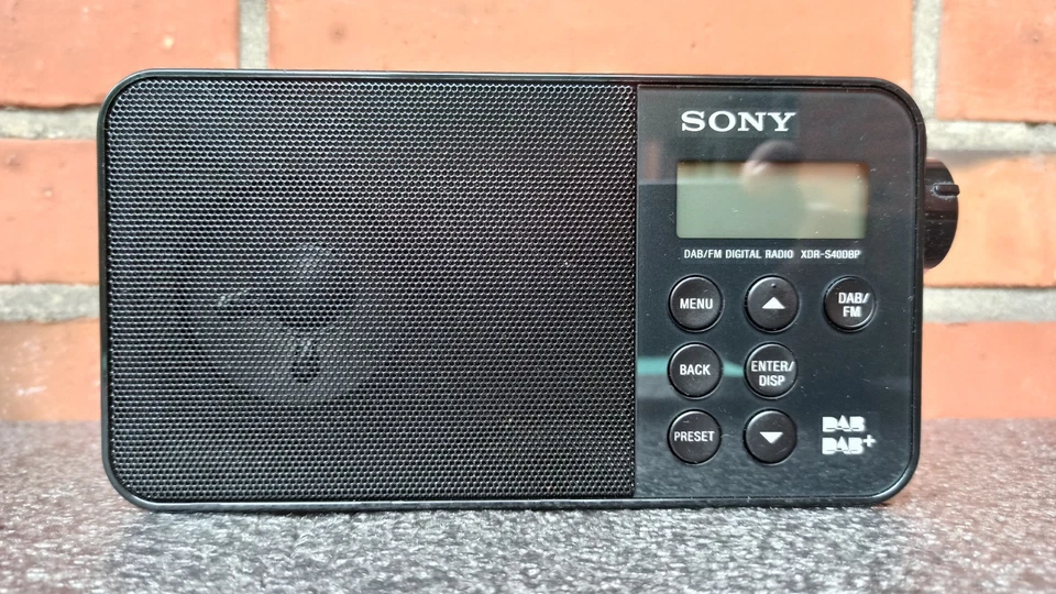 Sony XDR - S40Dbp tragbares FM,RDS / DAB+ Radio mit Netzteil - Bild 2 von 4