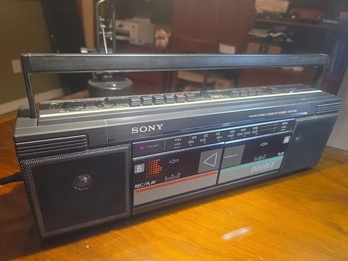 Vintage Sony CFS-W30 FM/AM Stereo Retro Boombox Double Cassett player/recorder