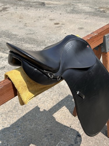 USED Courbette Royale All Purpose Close Contact Black Saddle 17.5 Germany - Picture 8 of 16