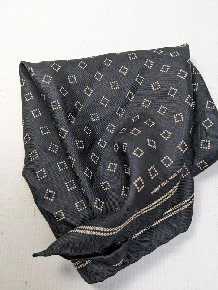 ROBERT TALBOTT PAÑUELO DE BOLSILLO CUADRADO SEDA ITALIA Negro Diseñador 16,5x16,5 Foto 4 de 4