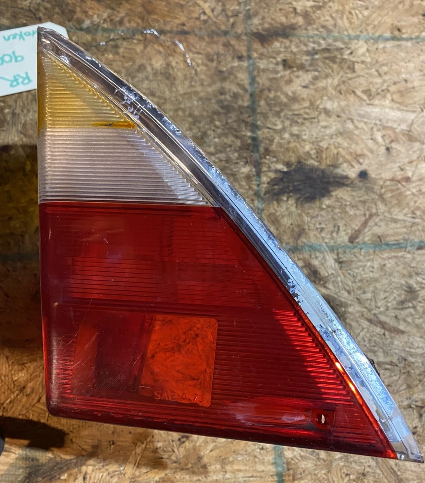 Luz Trasera Lente-Derecha Exterior Saab Modelo 99 y Modelo 900 1979 Hatchback Foto 3 de 4