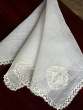 ANTIQUE LACE - FINE LINEN HANDKERCHIEF with Monogram - late 19th century