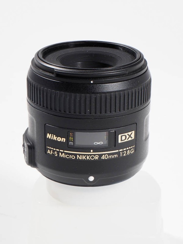 NIKON DX 40MM F/2.8 MACRO LENS