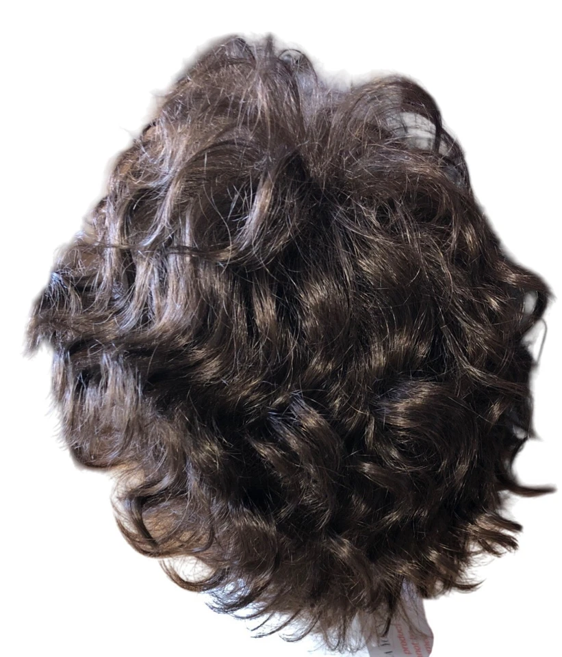 Peluca sintética rizada marrón corta Paula Young Cassidy color 8 capas peludo La Foto 2 de 4