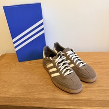Scarpe da ginnastica basse Adidas Handball Sonder marrone/bianco scamosciato UK 10 EU 44 & 2/3 ottime condizioni