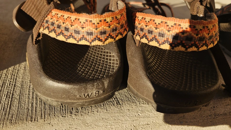 Sandálias femininas Chaco tamanho 8 marrom laranja tecido tiras natureza ao ar livre caminhada marrom - Imagem 3 de 4