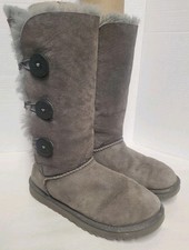 UGG Bailey Button Triplet Grey Womens Size 7 Boot Shearling Style