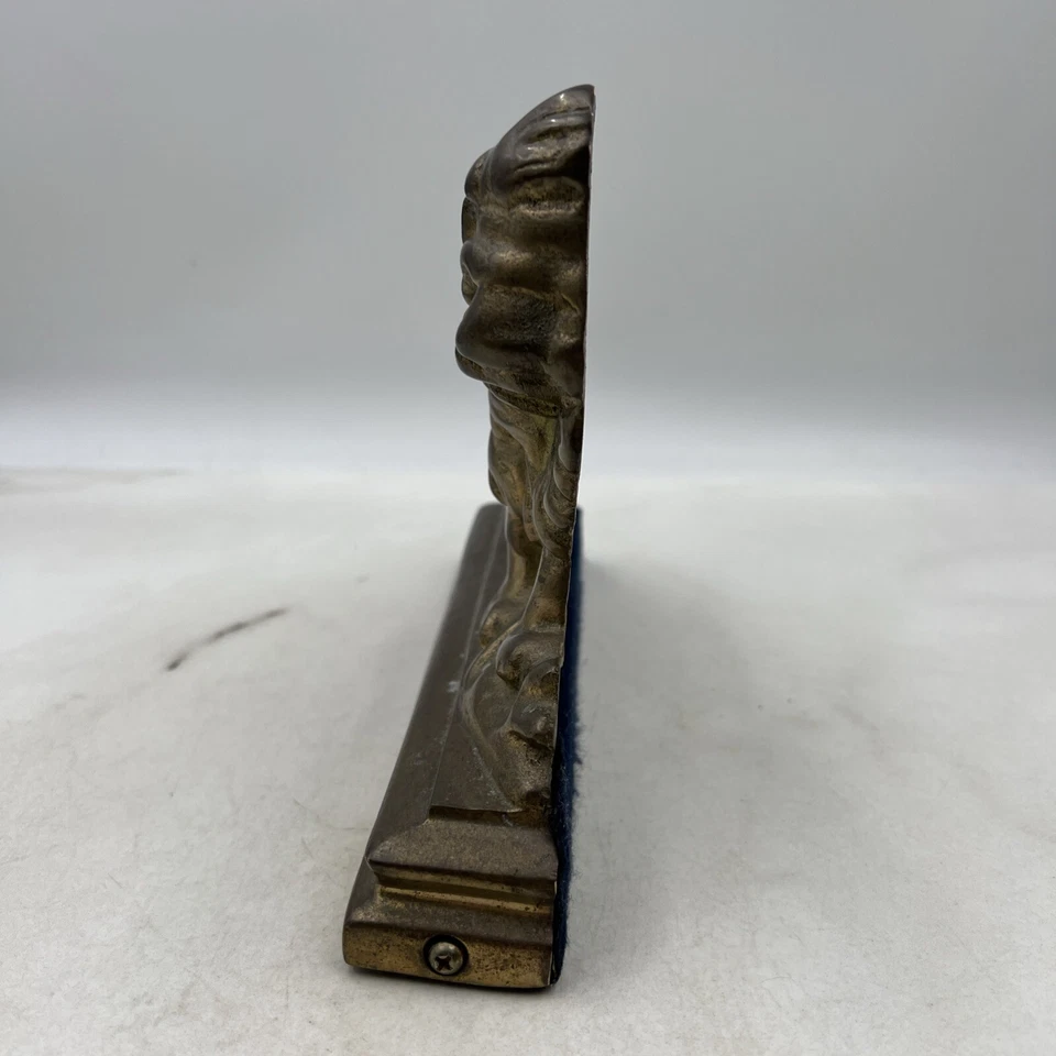 Tope de puerta vintage de latón fundido de metal león siglo XX Foto 2 de 4