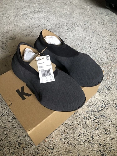 Size 8.5 - Yeezy Knit Runner faded onyx