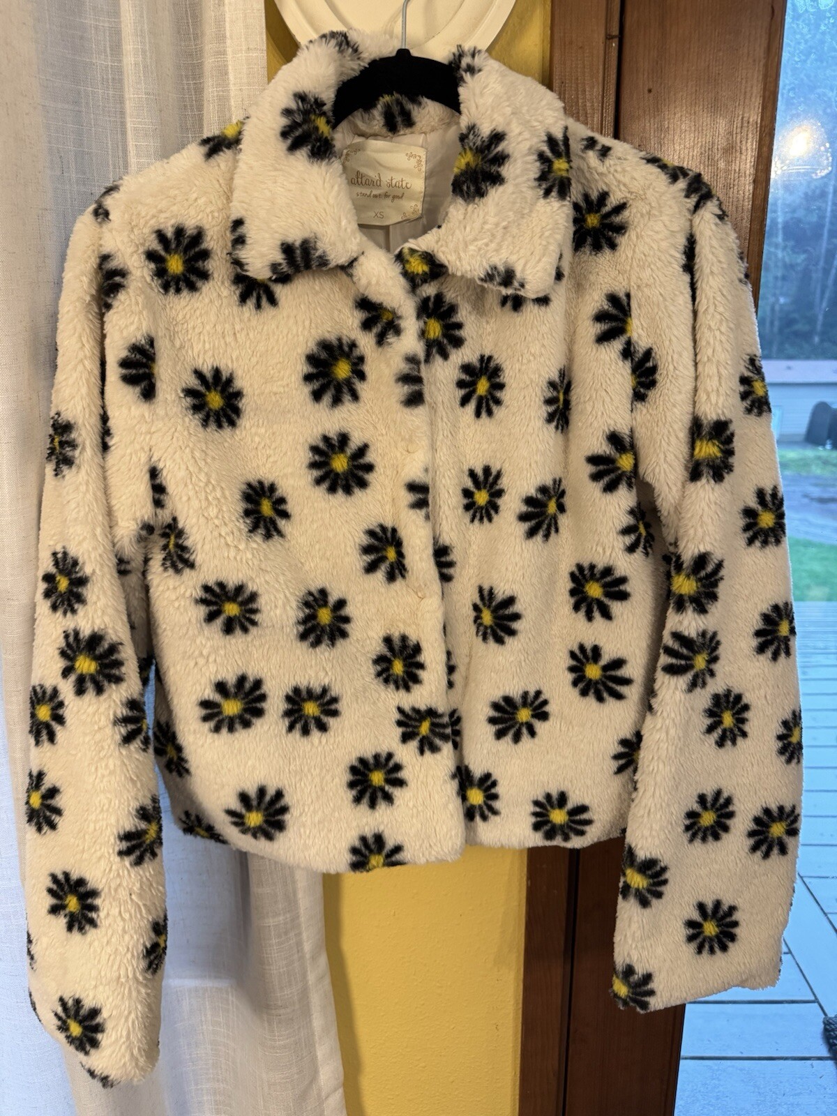 Women’s Altar’d State Fuzzy Daisy Jacket Cream & Black Cropped Size XS
