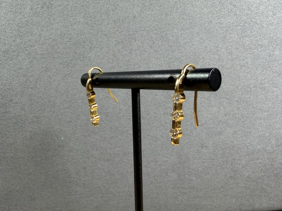 Lindos brincos de ouro amarelo 14k e diamante 0,50 ctw impressionantes - 1,84 gramas - Imagem 3 de 4