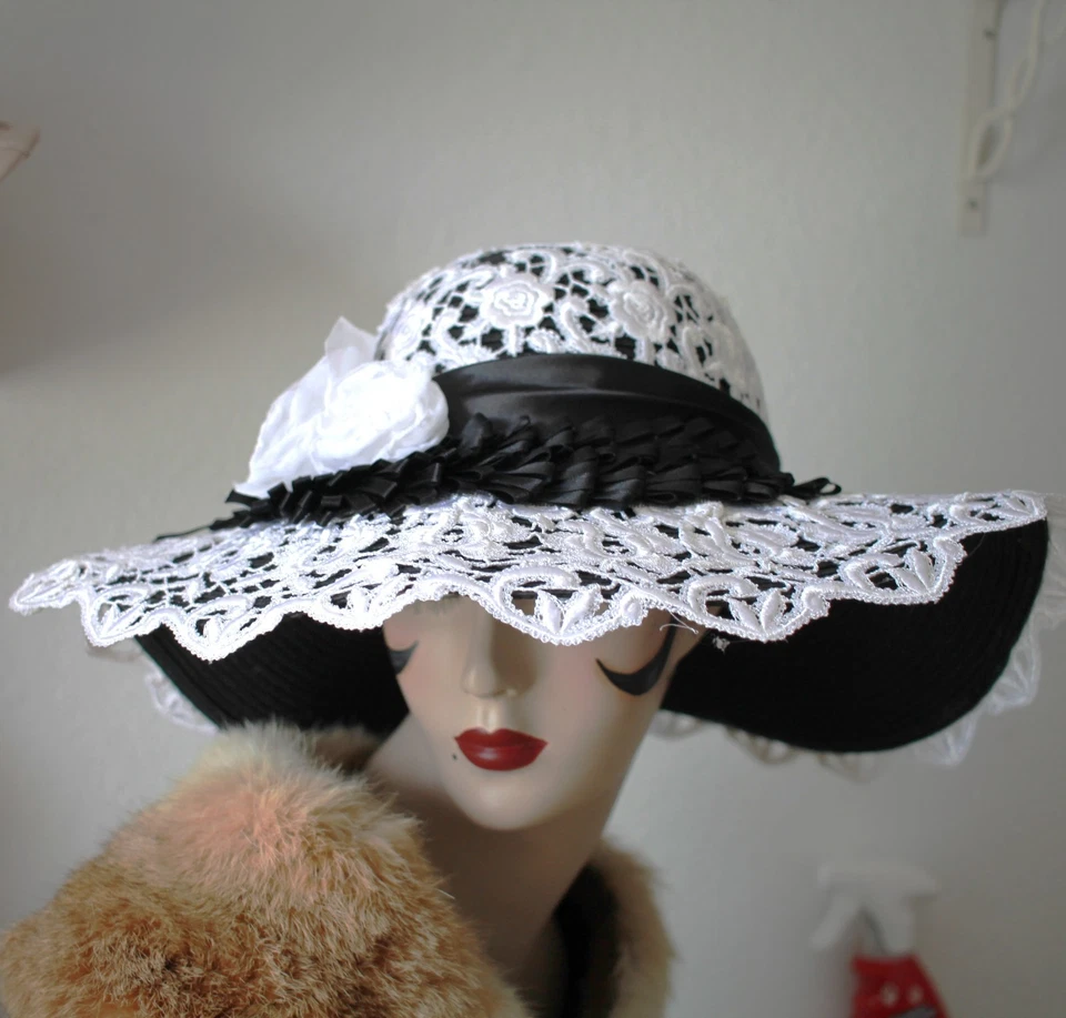 Designer Lace Wide Brim Kentuckey Derby Sun Hat in Black and White - Image 2 of 4
