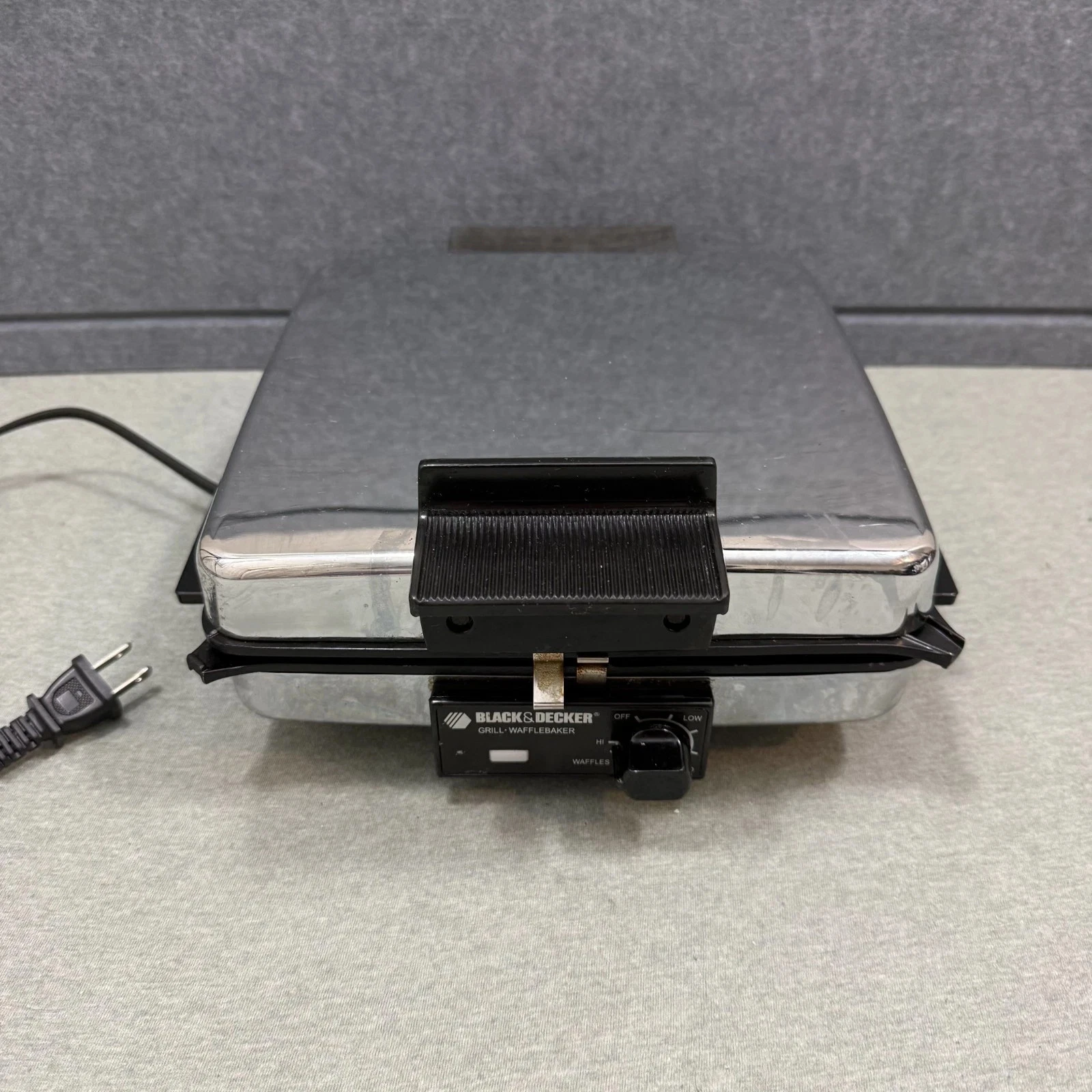 Vintage Black & Decker Waffle Baker Maker Grill G48TD Works Well Clean