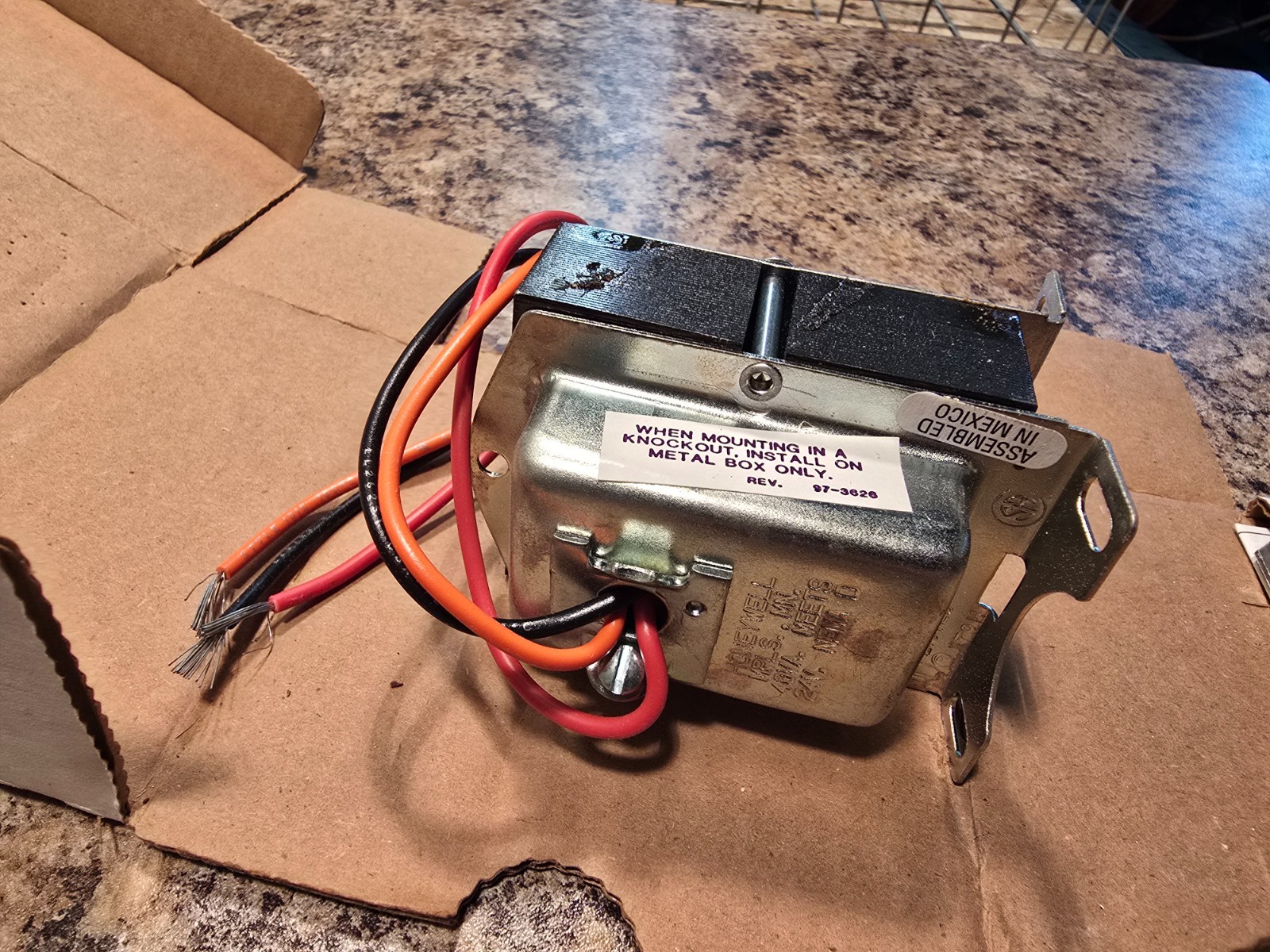 NOS Honeywell AT72D1691 40VA 208/240V To 24V HVAC Control Transformer