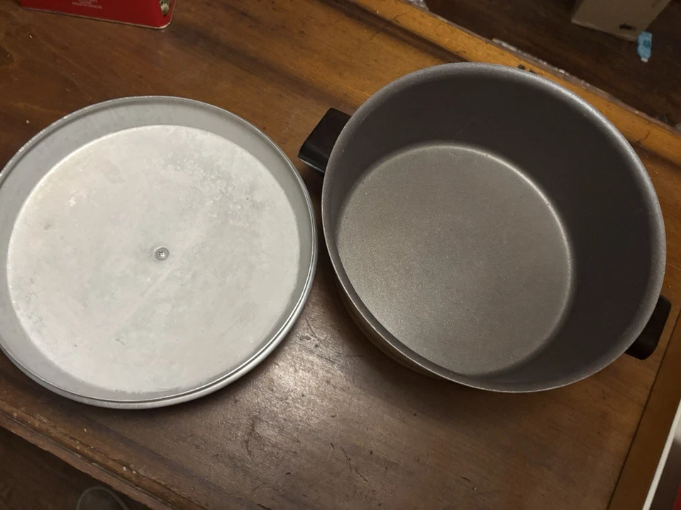 Vintage West Bend 5 Qt Dutch Oven Stock Pot Country Forge Aluminum Yellow Gold - Image 4 of 4