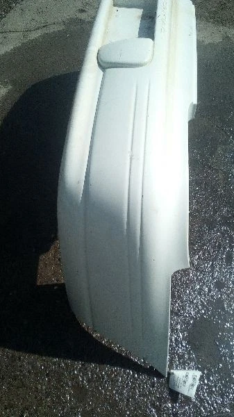 White Back Rear Bumper Cover from 2001 Pontiac GRAND PRIX SE 6380289 Foto 2 de 2