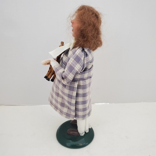 Byers Choice Carolers Girl with Giraffe 2006 - Picture 9 of 16