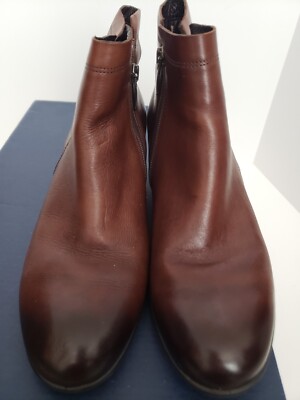 Women shoe ECCO Freedom fit ankle boot brown size  8 dual zipper closure.