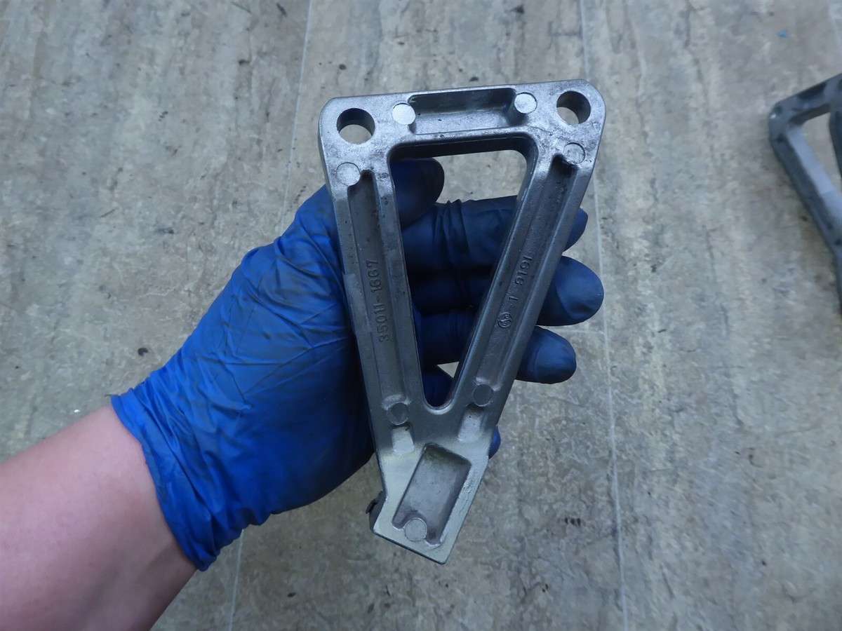 1997 Kawasaki ZX900B Ninja K724) left right rear foot pegs