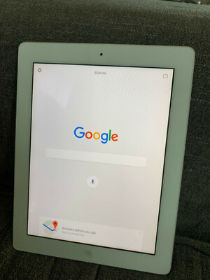 Apple iPad 2 32GB, Wi-Fi, 9.7in - White A1395