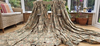 SANDERSON BLEISTIFTFALTENVORHÄNGE GOLDEN LILY MINOR 220 CM FALLEN UM 232 CM BREITE