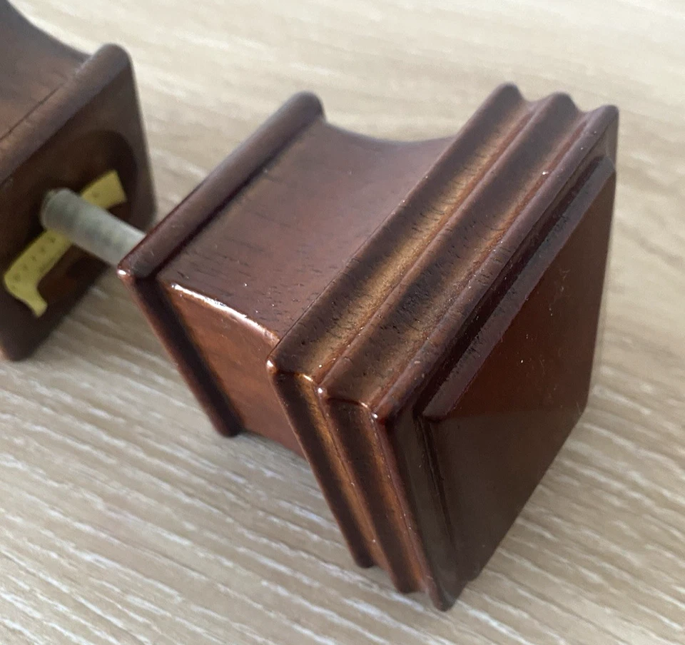 Acabados de madera cuadrados clásicos Pottery Barn - Juego de 2 Foto 2 de 4