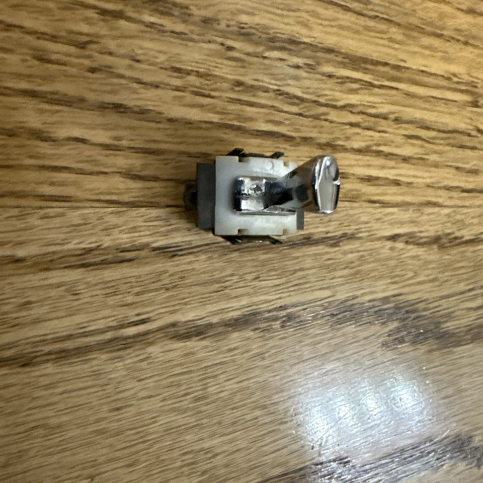 1963 1964 1965 LINCOLN CONTINENTAL POWER WINDOW SWITCH C3VY-14717-A novo - Imagem 2 de 4