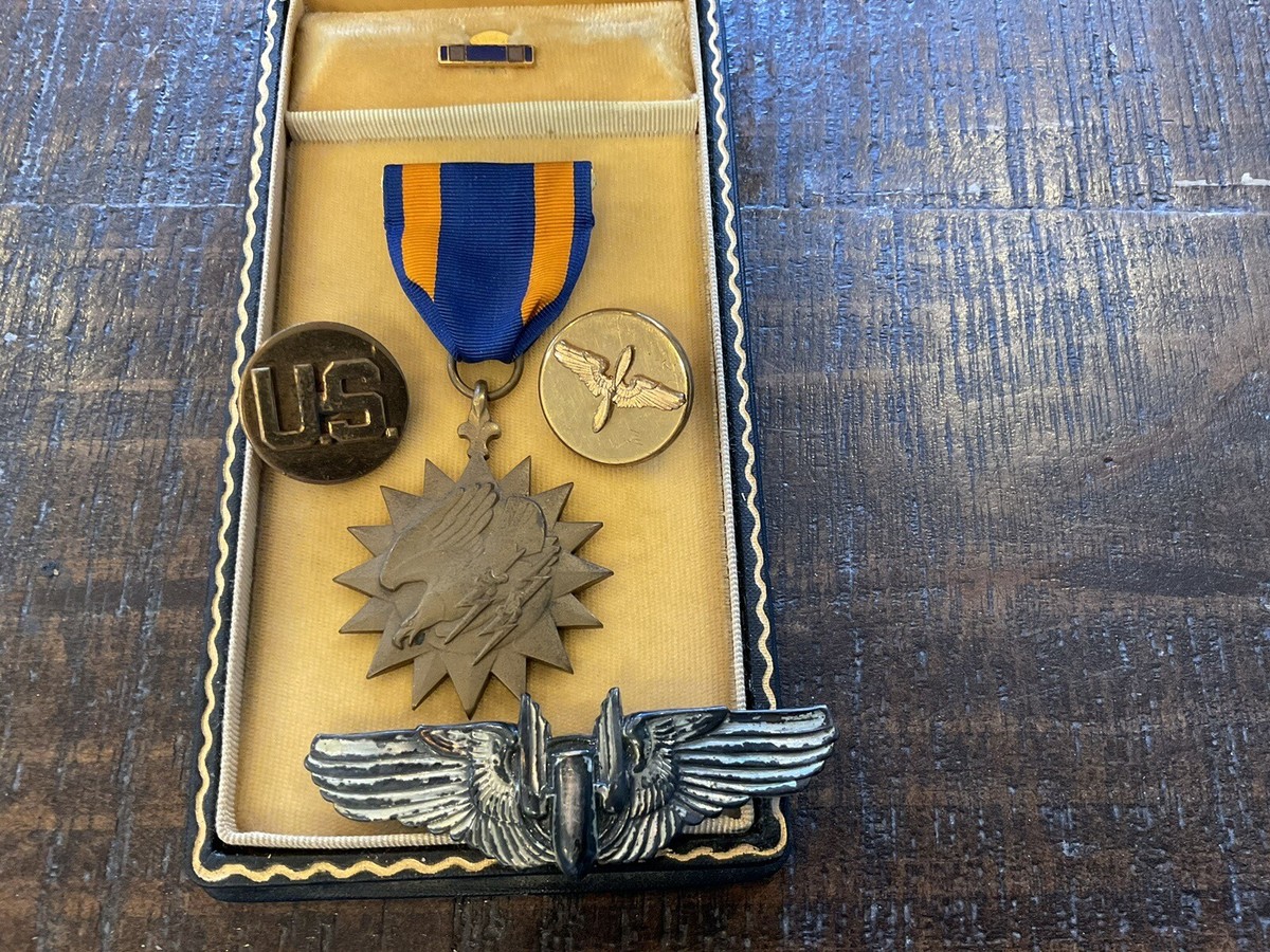 ORIGINAL WWII USAAF CASED AIR MEDAL / GUNNER WINGS / ETC LOT | eBay