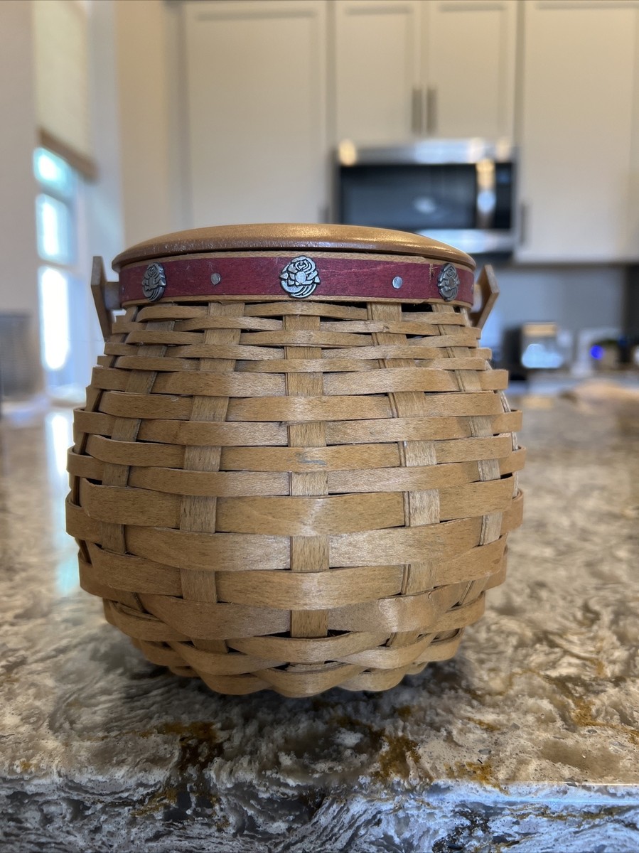 Longaberger Basket Tournament of Roses w/Liner & Protector 2004