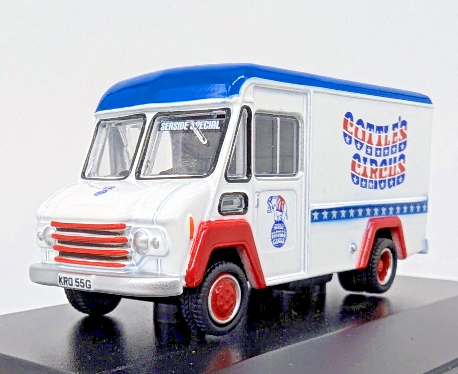 Oxford Diecast Commer Walk Thru Van Gerry Cottle's Circus 76CWT008