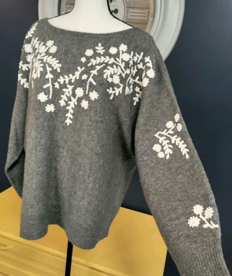 #ad Sundance Sweater Women#x27;s 2XL Gray White Floral Embroidery Wool Nylon Soft EUC $44.99