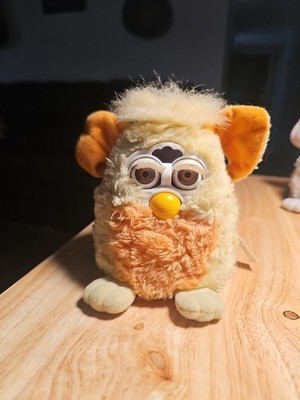 1999 Tiger Electronics Furby Model 70-940 w/ Tag