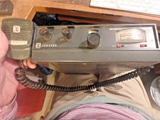 4H- vintage Johnson MESSENGER 323A CB radio w/ mic untested