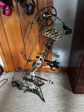 Mathew Phase 4 33 RH Compound Bow With Spot Hogg One Pin Sight