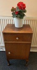 VINTAGE MID CENTURY PLYWOOD & VENEER BEDSIDE CABINET WITH DRAWER AND CUPBOARD.