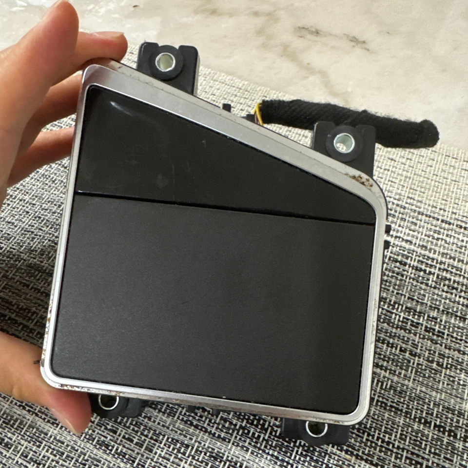 Информационно-развлекательная сенсорная панель 2016–2018 Cadillac CT6 84077943 на замену 22972564 23383545 - Изображение 2 из 4