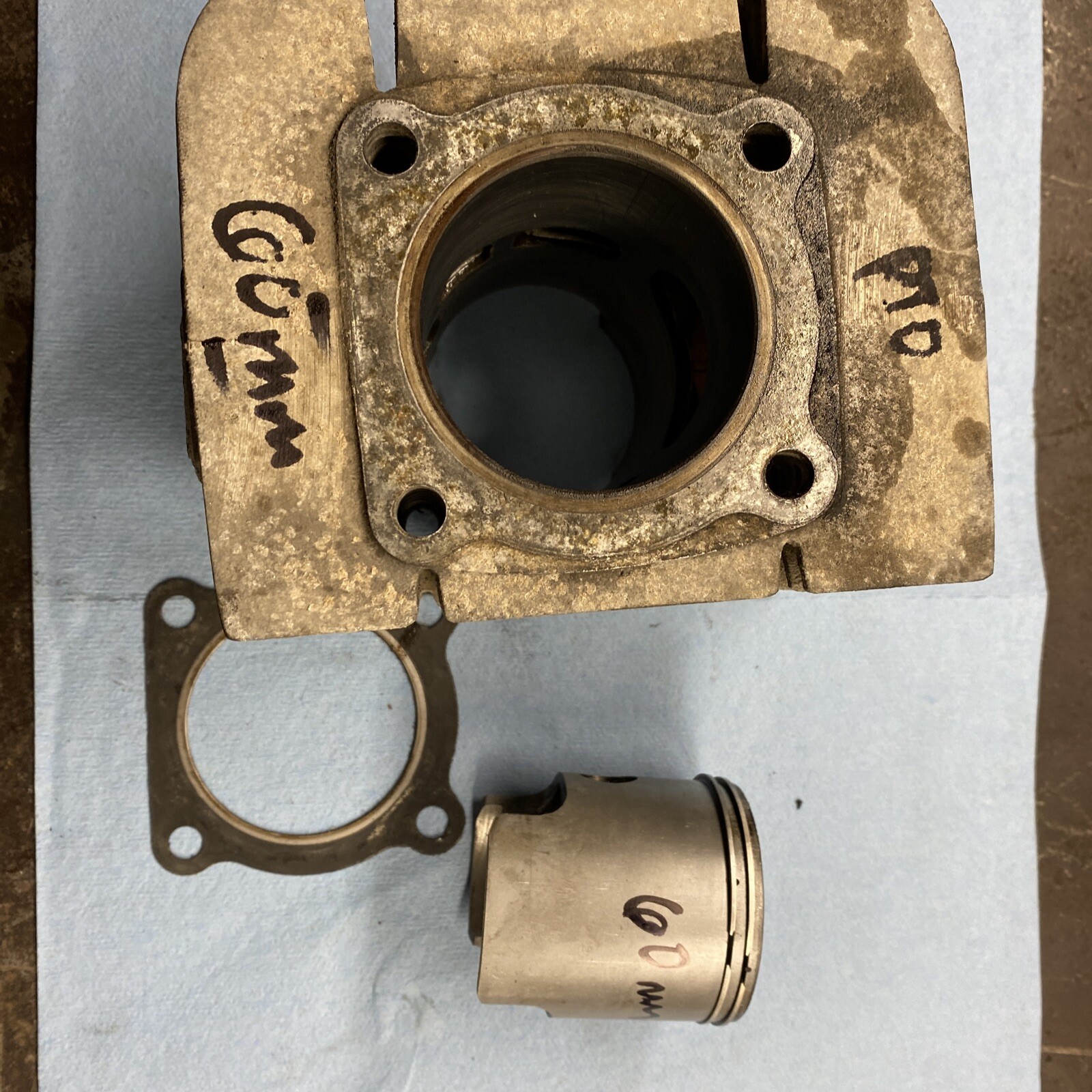 1980’s YAMAHA 340 ENTICER MOTOR PARTS PTO CYLINDER JUG PISTON 60mm