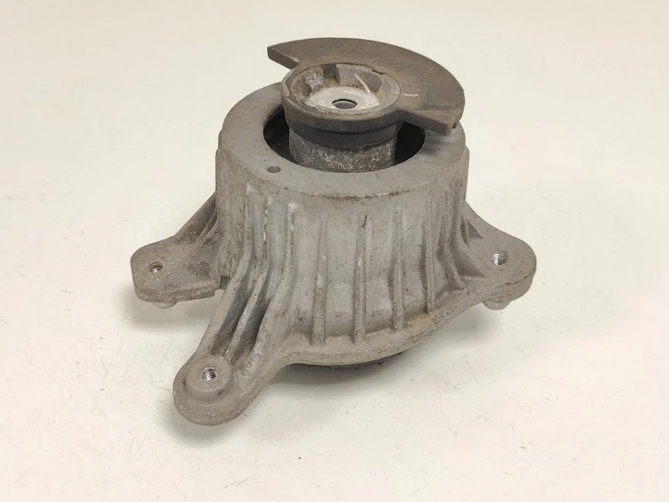 MONTAGE MOTEUR Mercedes-AMG 2016 A2132400500 - Photo 2/4