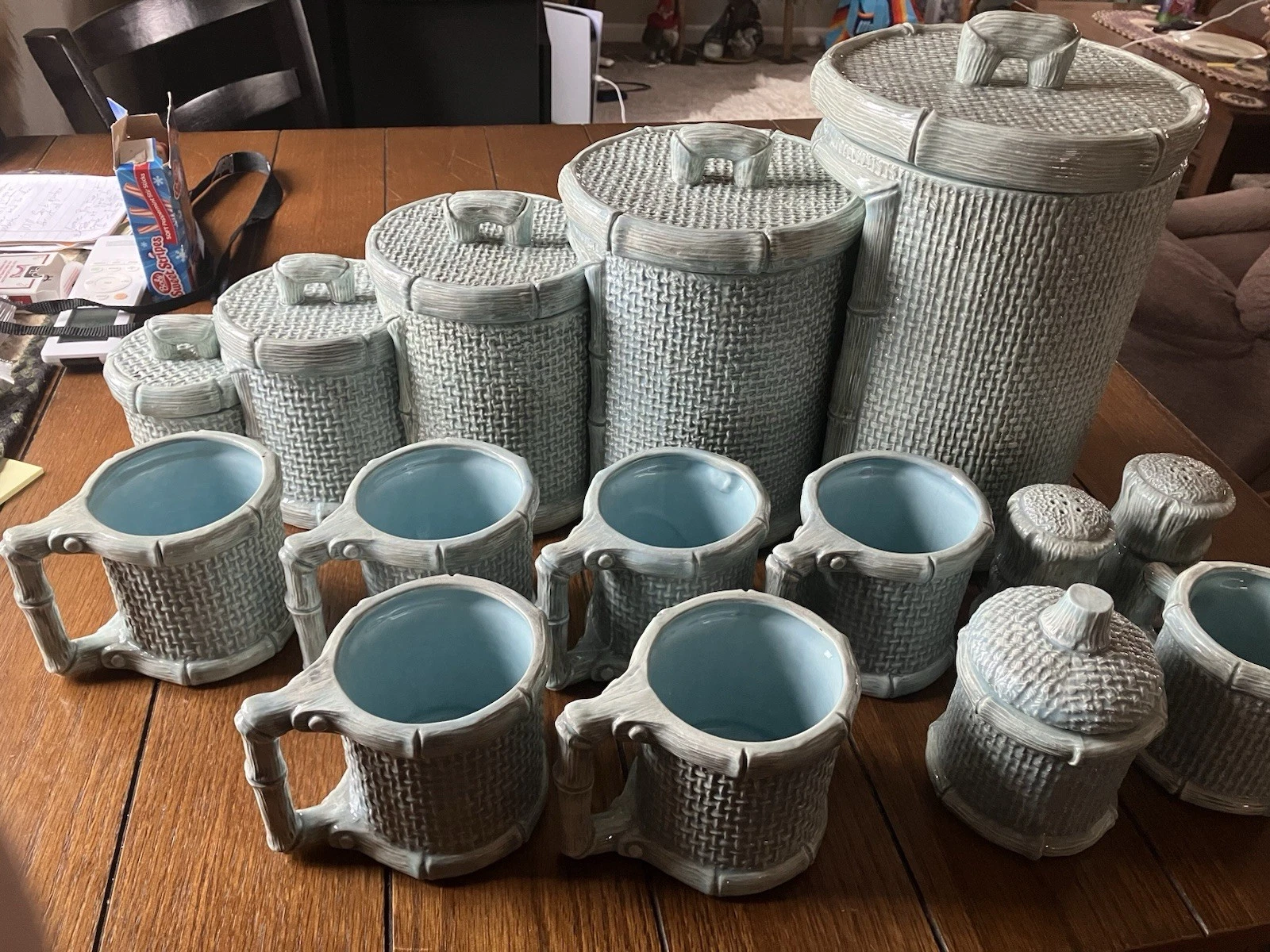 Vintage Ceramic Basket Style Full Canister Set Includes Mugs Salt&Pepper &Others
Opens in a new wind