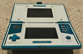 NINTENDO GREEN HOUSE Game and Watch vintage electronic handheld LCD game 1982