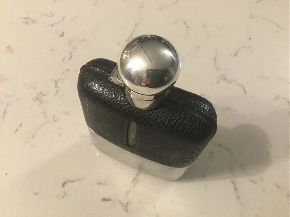 A RARE ANTIQUE D&S G. EDWARDIAN GENTLEMANS HIP FLASK, EARLY 1900’s. - Image 4 of 4