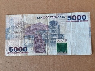 Tanzania 5000 shillings risque déchirure pliure etc..