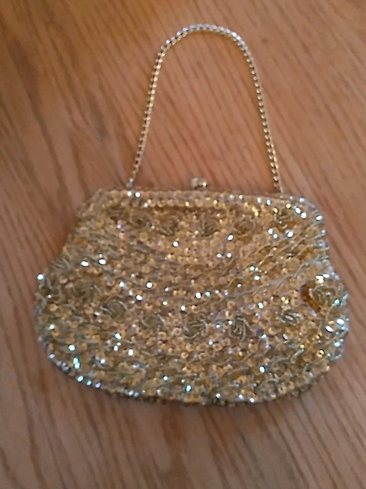 Bolso de Noche de Colección Dorado con Cuentas y Lentejuelas Cartera Correa de Cadena Hong Kong Bloqueo de Beso Usado en Excelente Condición Foto 3 de 4