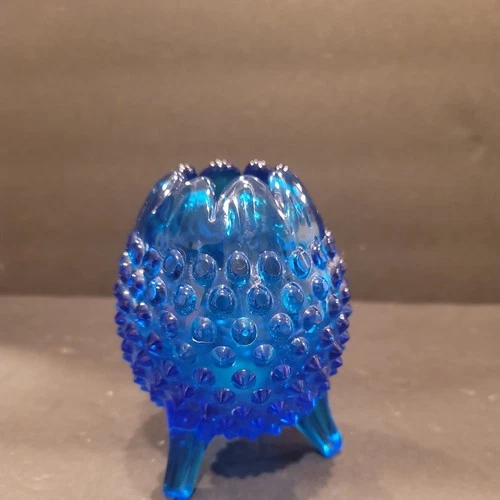 VTG FENTON Art Glass - HOBNAIL (COLONIAL) BLUE Three Footed Egg Shaped Vase (19)