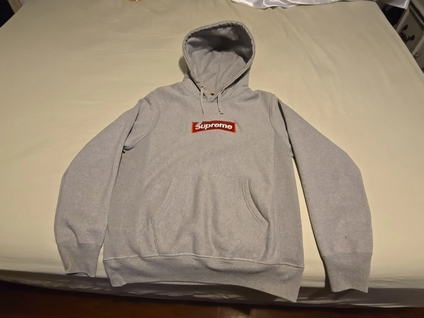 sweat à capuche gris logo boîte suprême M RN101837