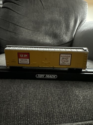 Athearn escala HO 50' puerta enchufable caja lateral lisa coche Union Pacific/UP #499842 | Condition: Used
