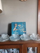 Anchor Hocking 8 pc Serva Snack Set Original Box • 4 Trays & Cups •Grape Pattern